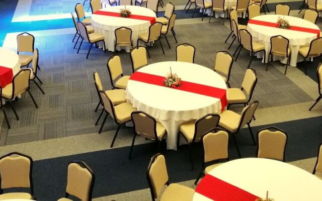 Ramada by Wyndham Tire