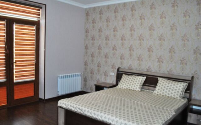 Жахон Гранд