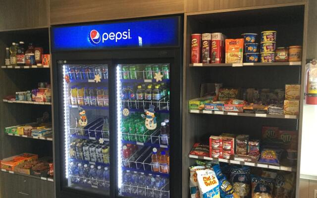 Super 8 by Wyndham Courtenay