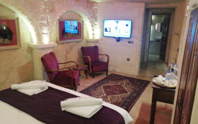 Solo Cave Suites