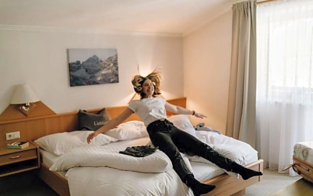 Dorfcafe Unken Hotelpension sWirtshaus im Dorf