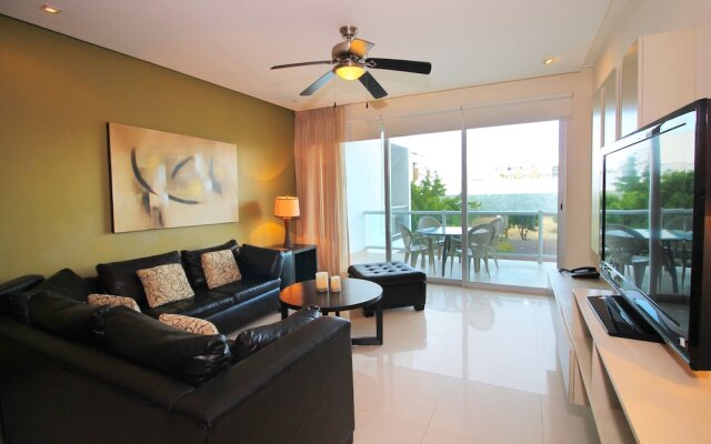 Downtown Apartment Oasis 12