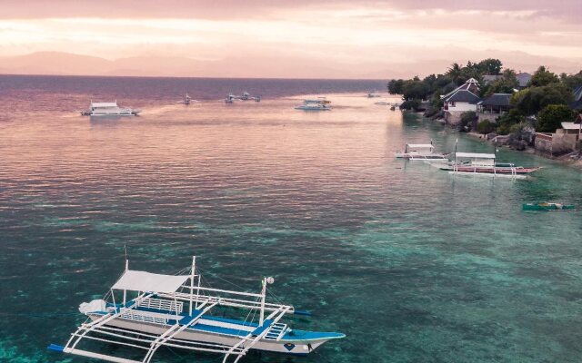 Pescadores Seaview Suites Moalboal