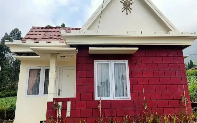 Istana Bromo Resort And Resto
