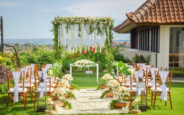 Jambuluwuk Oceano Seminyak Hotel