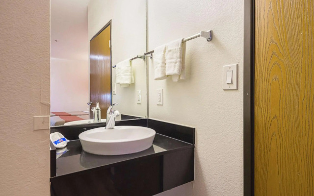 Motel 6 Dallas - Irving DFW Airport South