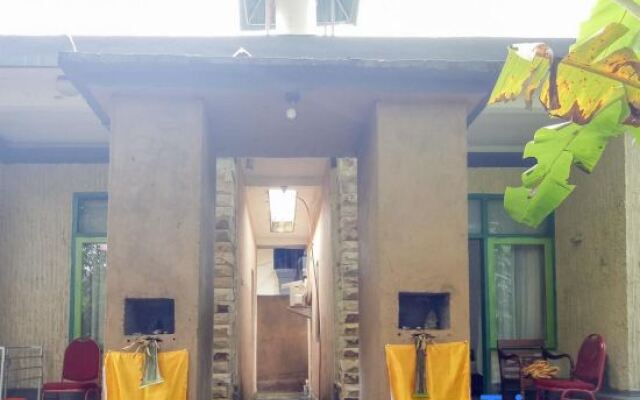 Daton House Near Bali Zoo Ubud Mitra RedDoorz