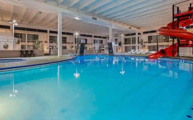 M Hotel & Conference Center