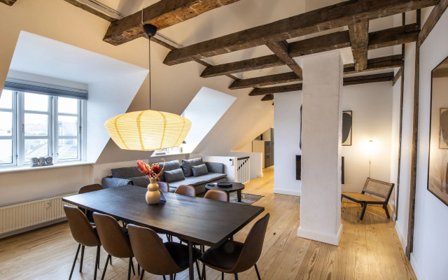 Town Hall Penthouse by Daniel&Jacob’s