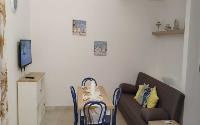 Dimora Oleandro 50m From Beach