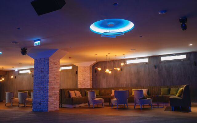 Almуros Beach Resort and Spa