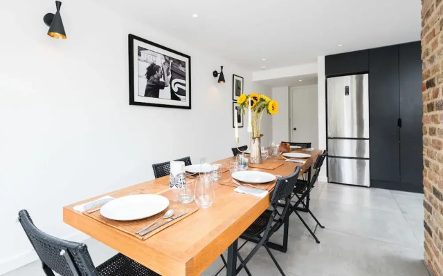 Beautiful Chiswick Home With Garden