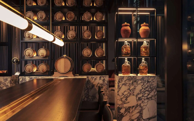 Next Hotel Melbourne, Curio Collection by Hilton