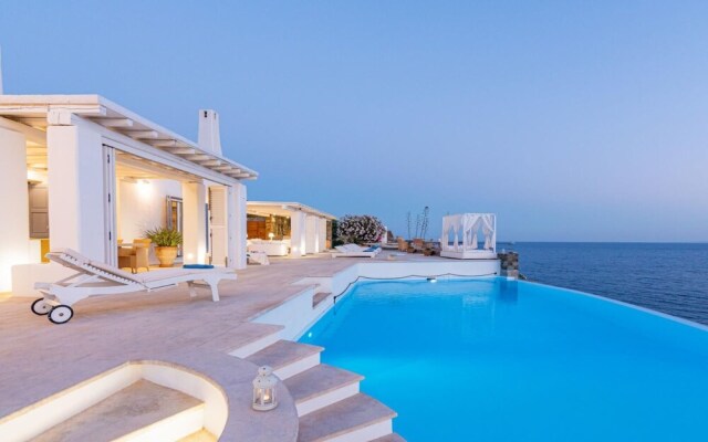 Inviting 8-bed Villa in Ermoupoli - Villa Blueros