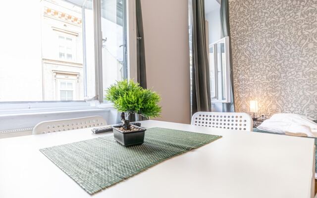 Friendly 2BR Apt- Near Rennweg