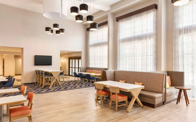 Hampton Inn & Suites Valparaiso