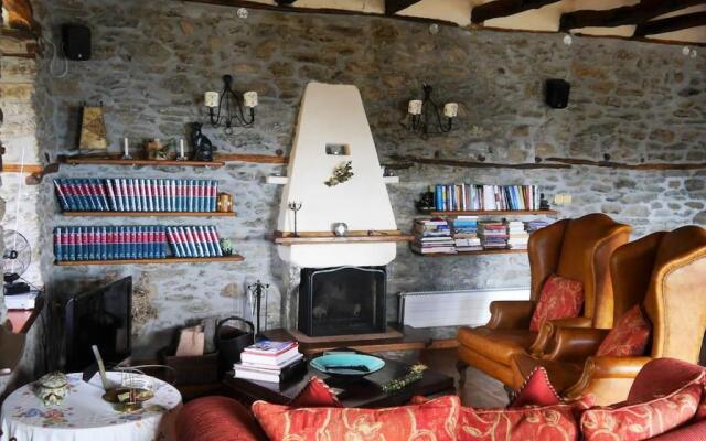 Wonderful 4 Bedroom Villa & separate guest house Villa Thalia