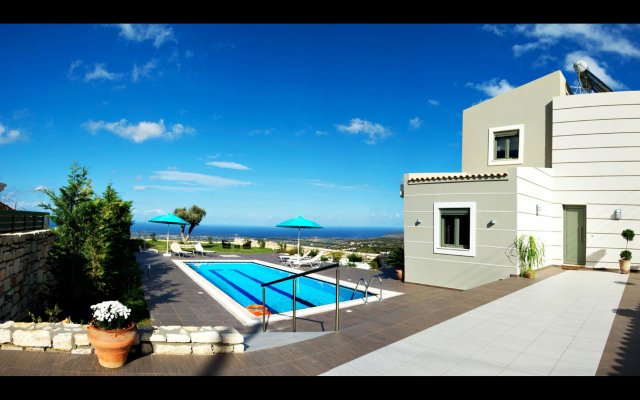 "villa Horizon - Elegance & Privacy With Scenic Views - Extended Pool"