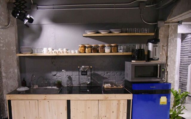 UdonBackpackers Beds and cafe