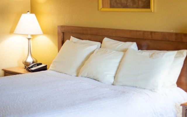 Norma Dan Motel - Near Dolly Parton's Stampede Dinner Attraction