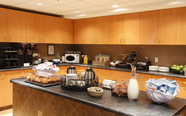 Pomeroy Inn & Suites Fort St. John