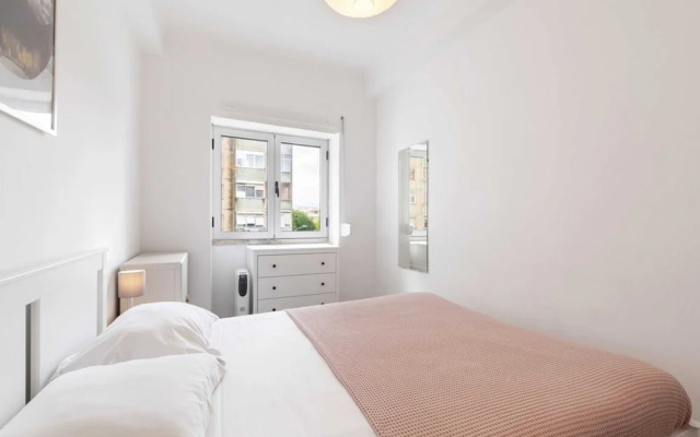 Beautiful 1 Bedroom Apartment Near Benfica
