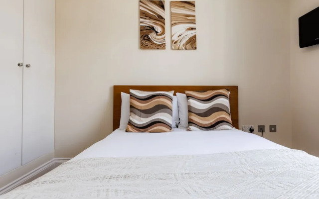 Warm Apartments in Queensway