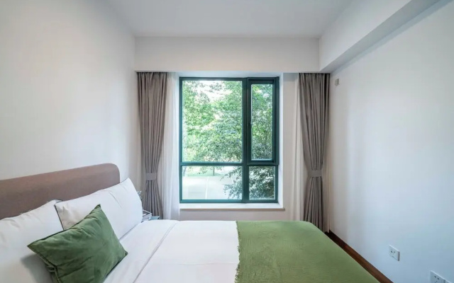 Tyms 2BR APT Lujiazui Renheng Riverside