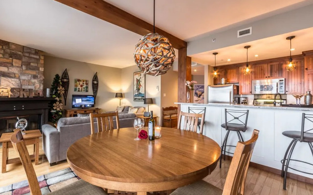 Altitude by Tremblant Sunstar