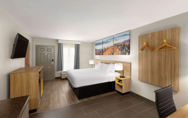 Days Inn by Wyndham Clarksville North