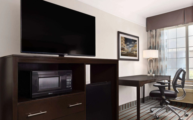 La Quinta Inn & Suites by Wyndham Bakersfield North