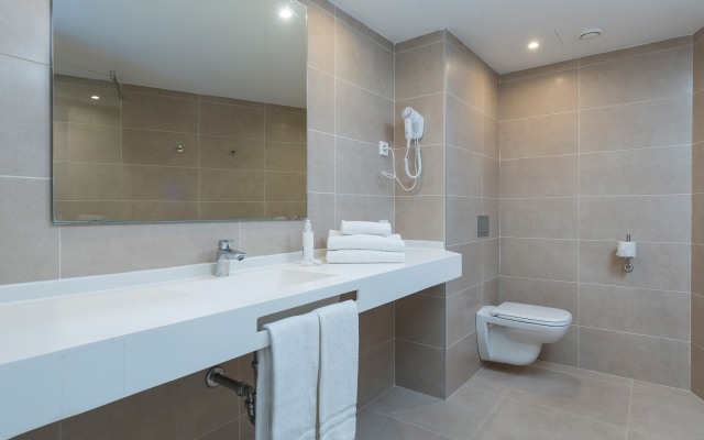 Apartment with shared pool, near the beach