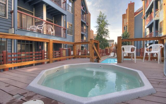 Bright Winter Stay W/skylight 2br/ba Short Stroll To Main St 2 Bedroom Condo by RedAwning