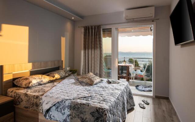 Sunset Studios - New Suites with Seaview & Back Side Apartements