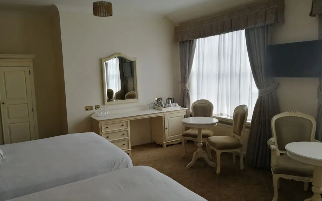 Feathers Hotel, Bar and Restaurant