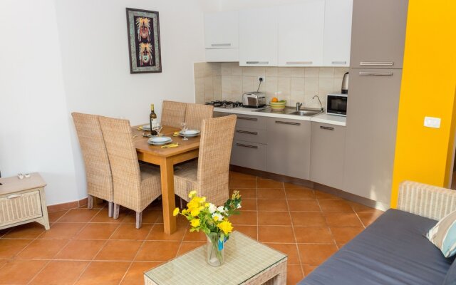 AJP Holidays - Porto Antigo 2 Beachfront Apartment