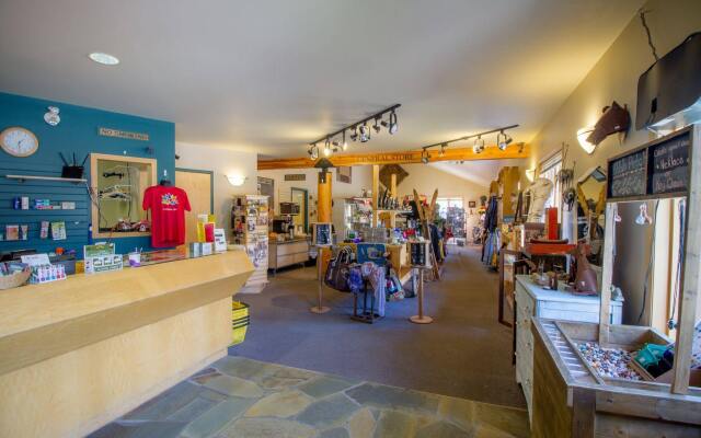 Kootenay Park Lodge
