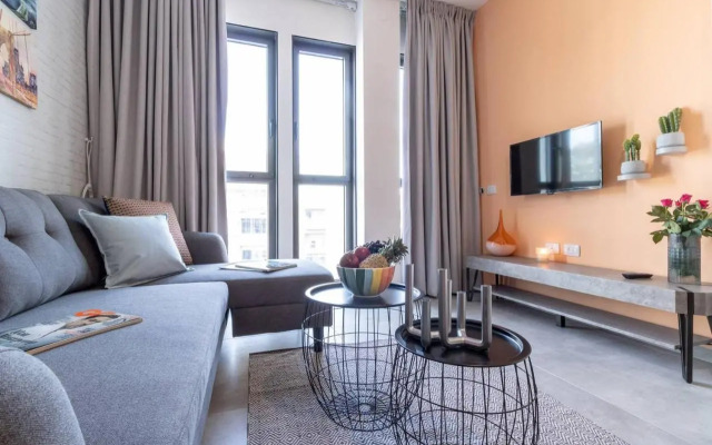 Central and luxurious 1 bdr