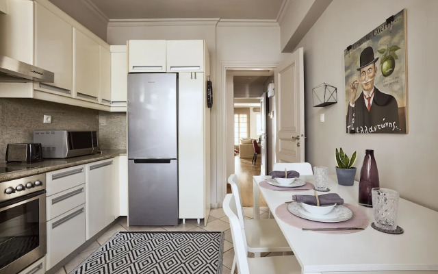 Plaka's Villa with Breathtaking Acropolis View