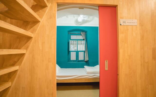 Roambay Hostels