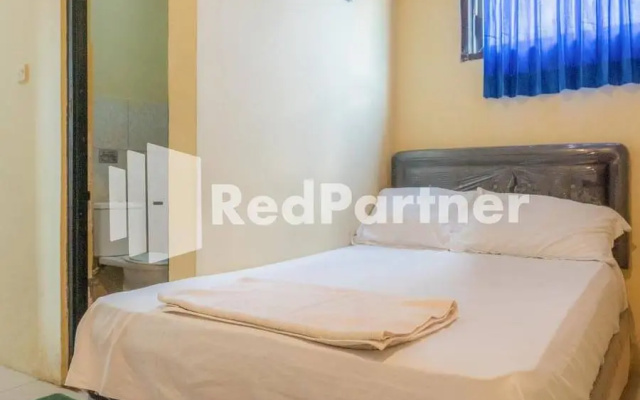 Vandhela Homestay Syariah by RedDoorz – Guest Rooms – Surabaya