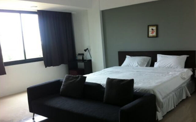 Izen Pure Budget Hotel & Residences
