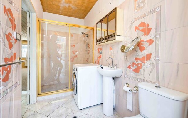 Conveniently Located Studio In Surfers Paradise
