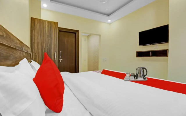 OYO Flagship 70251 Hotel Starwood