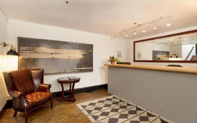 Independence Square 308 Top Floor Hotel Room with Ideal Downtown Location