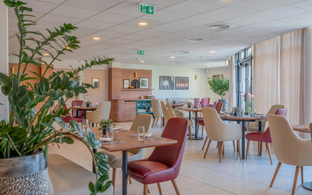 Quality Suites Moissy-Cramayel