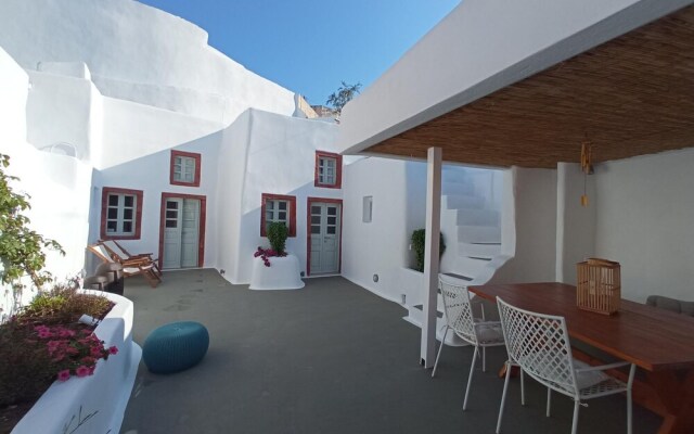 Sisyphus House in Santorini