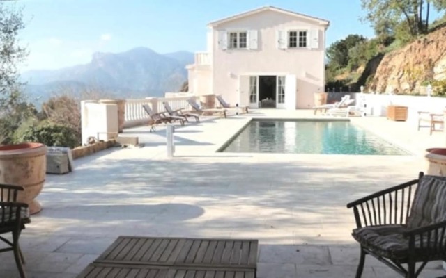Domaine Des Trois Roses