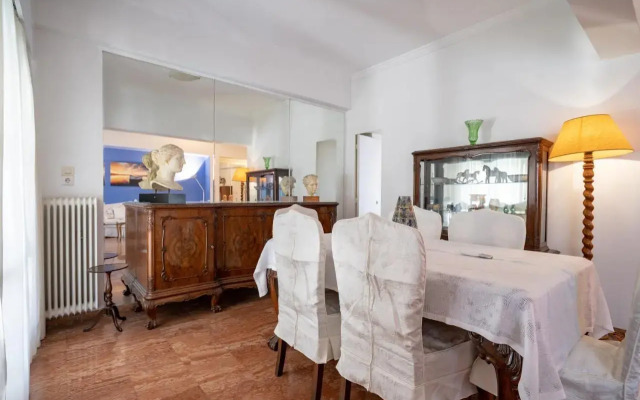 Larissa Station metro st. 2 bedrooms 3 pers. flat