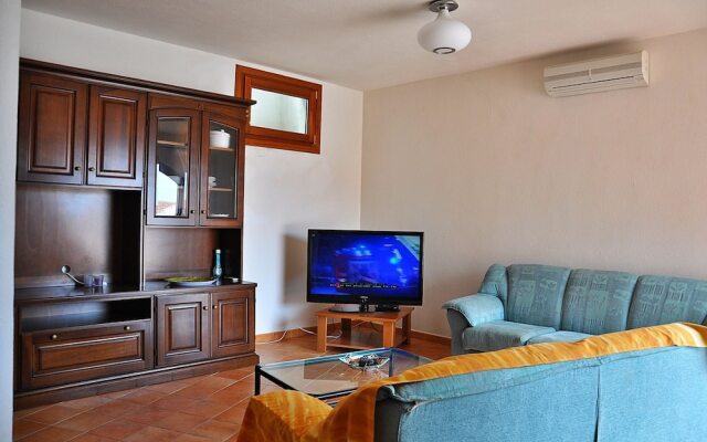 Apartment Sleeps 6 Baia Santa Reparata